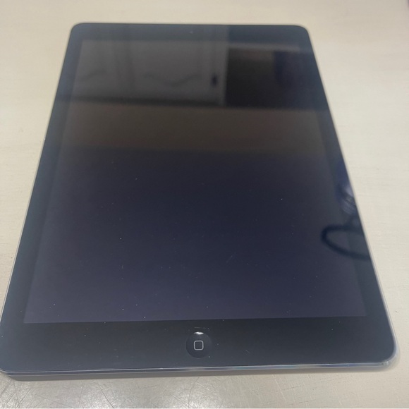 iPad Air 1st gen 32GB Model A1474 with Black Protective Case - Picture 5 of 16